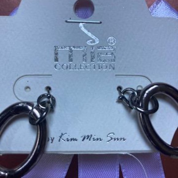 Mia collection silver hoop Oval dangle earrings - Picture 4 of 7